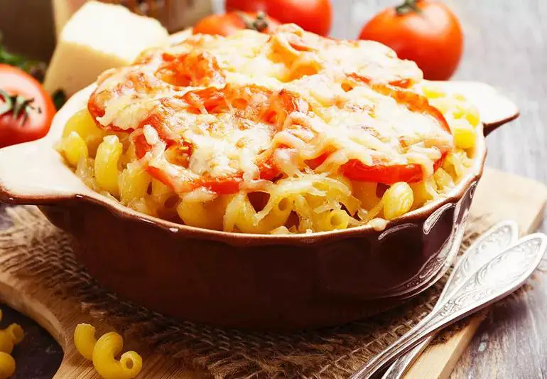 macaroniAndCheeseTomatoes 472696178 770x533 1 jpg