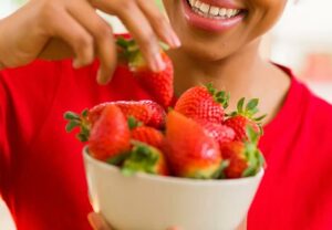 eat strawberries 1162419960 770x533 1 jpg