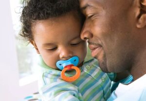 fatherBabyPacifier 540191088 770x553 jpg