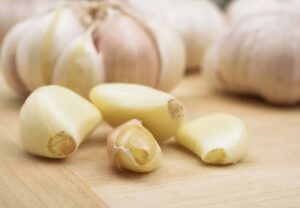 Garlic Lowering Blood Pressure 172191788 770x533 1 jpg