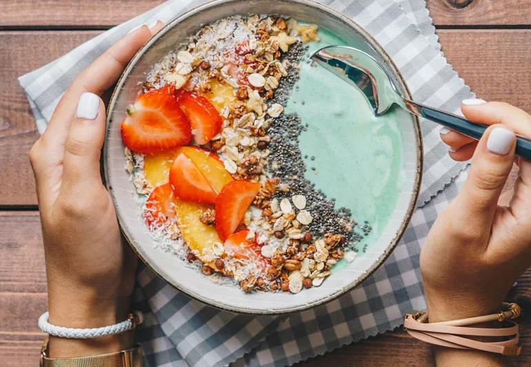 healthySmoothieBowl 1168117718 770x533 1 jpg