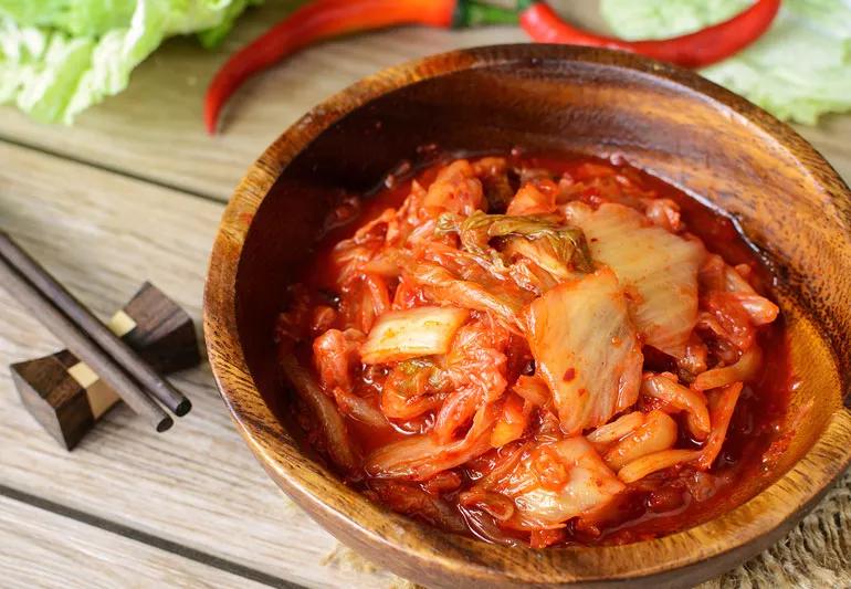 Kimchi dubenyje.