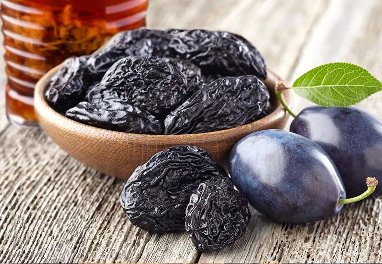 prunes Juice Fruit 600154290 770x533 1 jpg